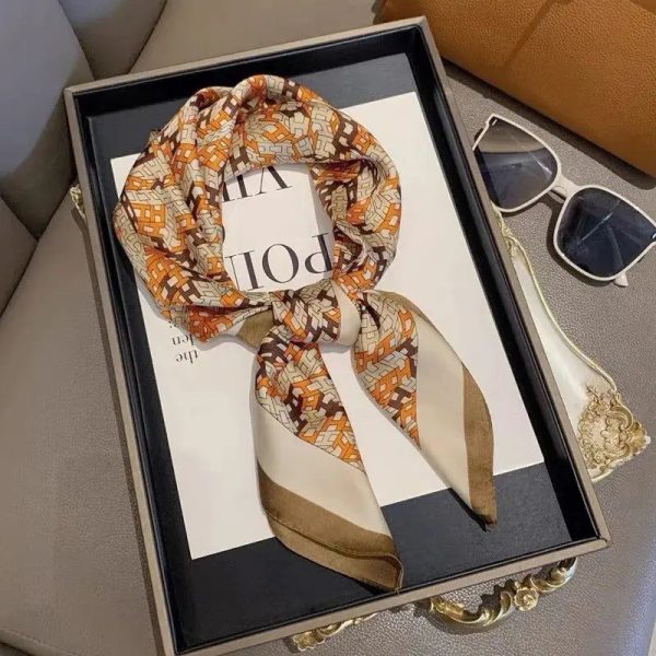 foulard carré beige marron et orange